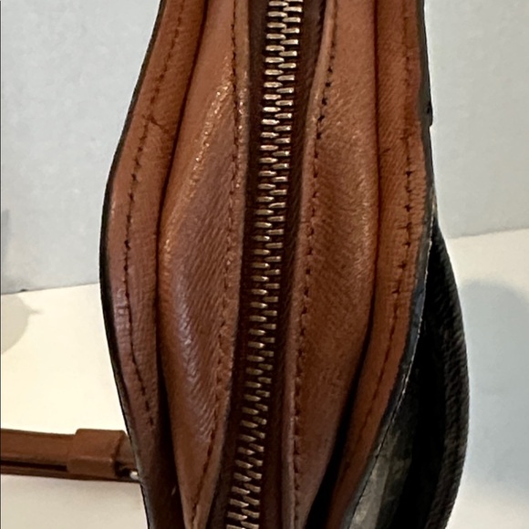 Louis Vuitton Monogram Pochette Orsay Clutch 
Date Code AR0997
9” x 7” x 2” - Picture 8 of 13